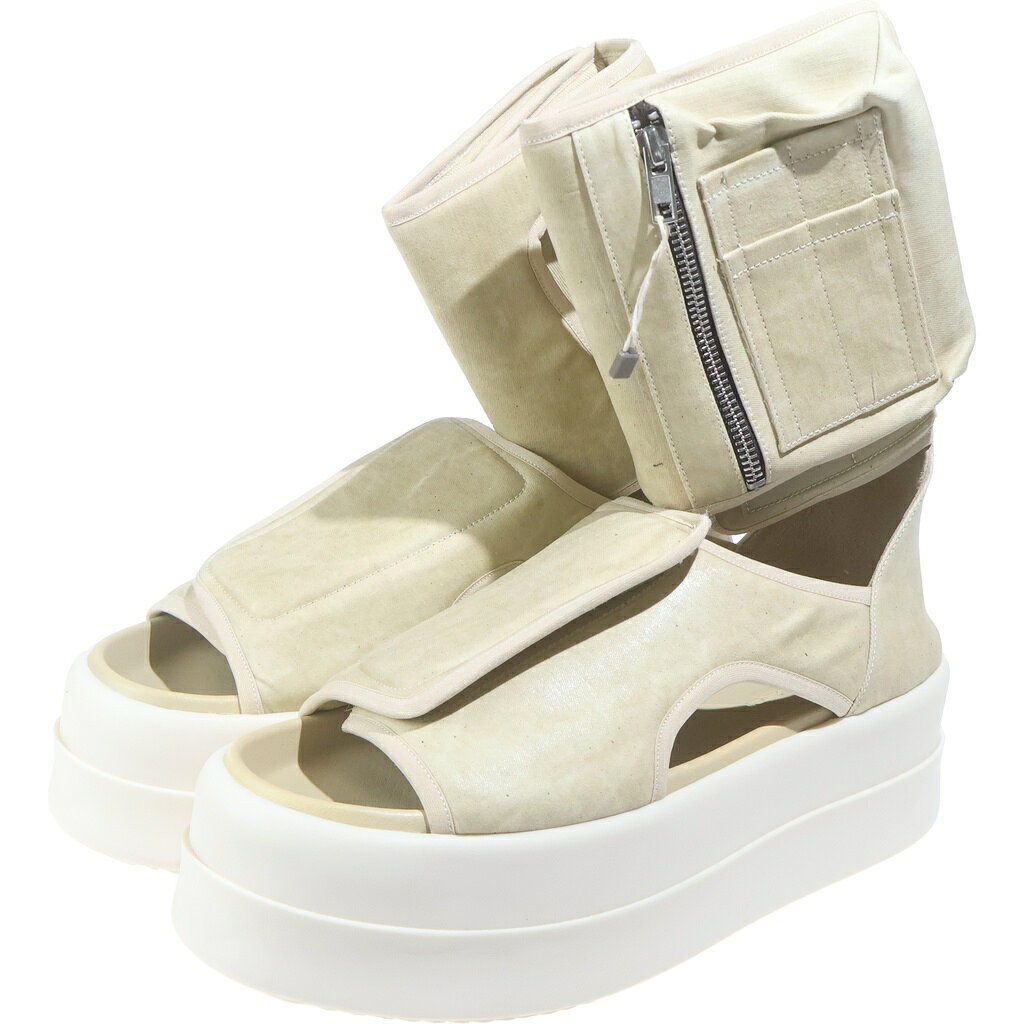 DRKSHDW(ダークシャドウ)DOUBLE BUMPER ANKLE STRAP ダブルバンパー アンクルストラップ ハイカットシューズ サンダル ベージュ DS01E3837-SCF ブランド DRKSHDW 品名 DOUBLE BUMPER ANKLE STRAP ダブルバンパー アンクルストラップ ハイカットシューズ サンダル ベージュ DS01E3837-SCF 表記サイズ 41 サイズガイドはコチラ 実寸 アウトソール：31.5センチ ワイズ：11センチ 全高：30センチ ヒール：7センチ 素材表記 素材表記無し カラー ベージュ 商品状態 未使用に近い 付属品：写真に写っているものがすべてになります。 備考：- ※撮影されていないダメージがある場合もございます。画像をご用意いたしますので、お気軽にご相談くださいませ。 ※商品本体の状態についての掲載となります。付属品の品質や状態は掲載には含まない場合がございますので、ご不明点がございましたらお問合せくださいませ。 商品番号 1026F290086※お問い合わせの際は、こちらの商品番号をお伝えいただくとスムーズです。 注意事項 ※掲載商品は実店舗等で同時販売しており、欠品になる場合がございます。 恐れ入りますがその際はキャンセルとなりますため、予めご了承くださいませ。 ※原則、お客様都合でのキャンセル・返品はお受けできません。 ≪返品について詳しくはこちらをご覧くださいませ。≫ ご利用の際はショッピングガイドを必ずご一読の上、ご購入へお進みくださいませ。 状態ランク S N 新古品：未使用または未開封品 S 新古品：タグ付きや未使用に近いUSED品 A 中古品：使用感の少ない商品 B 中古品：使用感がある商品 C 中古品：ダメージ・汚れが目立つ商品 【取扱店舗】 BRING 原宿店 TEL: 03-6455-4487 このブランドの他の商品を見る