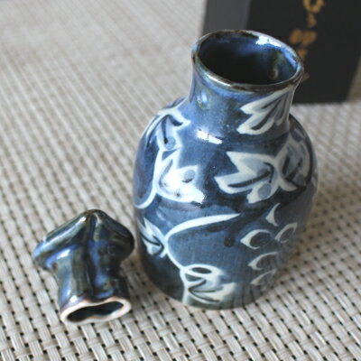 醤油さし 液だれしない 楽らく醤油さし(染付ぶどう) 100cc 【有田焼 しょうゆさし 小さい 紺 陶器】