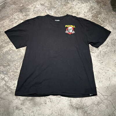 POWELL PERALTA パウエル・ペラルタ 半袖Tシャツ　ブラック　SIZE XXL【表参道t04】 ★商品について★ フロント・バックにプリントが施されている、シンプルなデザインのアイテムでございます。　　 ★コンディション★ 中古品の為若干使用感はございますが大きな汚れやダメージはございません。 写真や記載内容と実物に相違がある場合(サイズ、商品状態など)も購入後の返金、キャンセルはできかねますので、予めご了承ください。 商品状態などはメール、お電話にてお答えさせていただきますので不明点がございましたらご購入前にお問合せくださいませ。 この商品のコンディション→【B】 ★カラー★ ブラック ★サイズ★ 表記サイズ：XXL 平置き実寸サイズ 着丈：約78cm　 肩幅：約59cm　 身幅：約63cm　 袖丈(肩ライン～袖口)：約27cm　 ★素材★ コットン100%