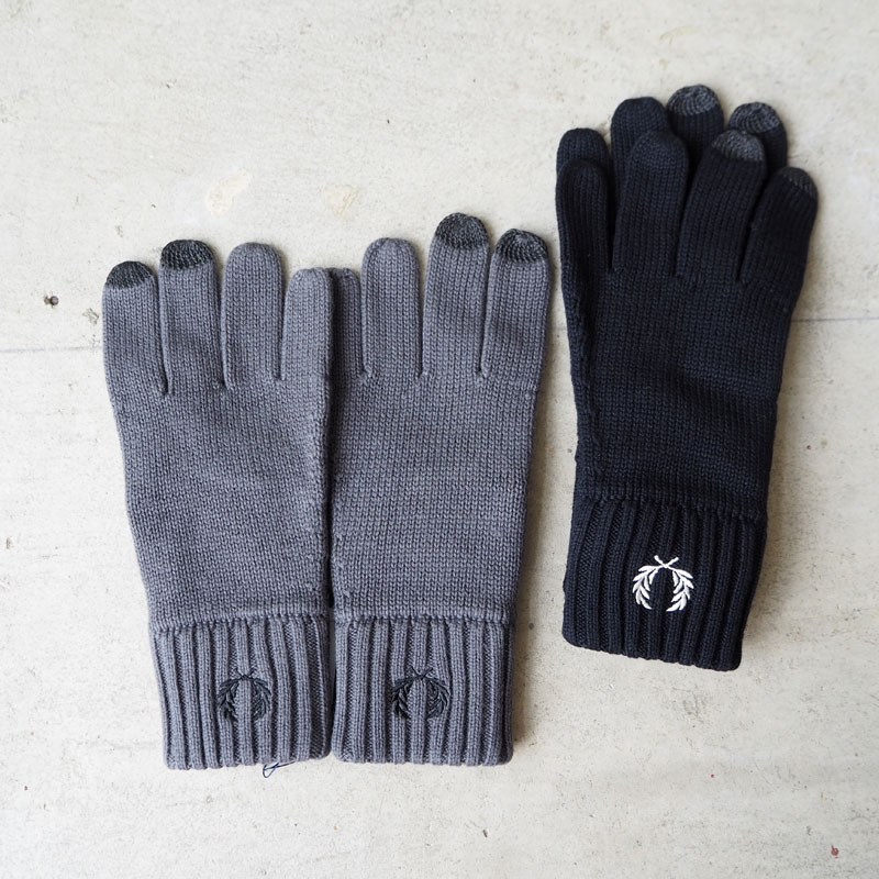 フレッドペリー 手袋 FRED PERRY Laurel Wreath Gloves C4128 メンズ てぶくろ グローブ 冬 正規品 インポート 柄 防寒 北欧 ハンドメイド スコットランド製 ニット シンプル おしゃれ プレゼント 贈り物 ギフト ブラック グレー メール便