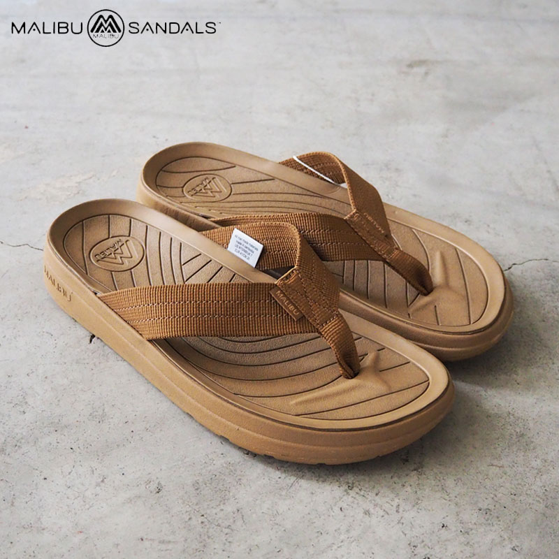▲その他の『 MALIBU SANDALS / マリブサンダルズ 』のアイテム一覧を見るブランド MALIBU SANDALS マリブサンダルズ 商品名 SURFRIDER サンダル 商品説明 その名のとおり、1970年代後半の南カリフォルニアのサーフシーンにインスピレーションを得たクラシックなビーチサンダルモチーフのモデル。1970年代の南カリフォルニアを象徴するビーチカルチャーにオマージュを捧げた、編み込みビーチサンダルの「SURFRIDER(サーフライダー)」。このトングサンダルは、太陽が降り注ぐ日々とリラックスした海岸のエッセンスを取り入れています。この「SURFRIDER(サーフライダー)」に足を入れれば、すぐにリラックスでき、しなやかなストラップとクッション性のある靴底が、一歩一歩足を包み込みます。ビーチサンダルの万能さと手軽さを存分に味わってみてください。アッパーはポリエステルのトングストラップデザイン。鼻緒部分はポリエステル生地を使用し快適な履き心地。フットベッドには快適なフィット感のソフトなEVAフットベッドを使用。人間工学に基づいたアーチサポート、クッション性の高いEVAミッドソールとアウトソールに使用したMグリップソールは、耐久性のあるゴムで作られており、ブランドロゴイメージでもある「M」デザインのパターンで成形され、優れたグリップ力を発揮します。 ブランド説明 世界で最も快適で、スタイリッシュで、モダンなサンダルを作るために、私たちはマリブに代表されるカリフォルニアの歴史と自然の美しさからインスピレーションを得ています。過去を振り返りながら前進するデザインアプローチは、私たちのフットウェアデザインと技術開発の手法に影響を与え続けています。 生産国 中国/カンボジア製 素材 アッパー素材：POLYESTER（ポリエステル） サイズ US8 (26.0cm)、US9 (27.0cm)、US10 (28.0cm) ご注意 ※こちらの商品は沖縄・離島への配送は不可です。
