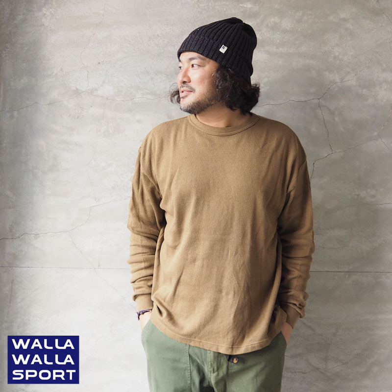 ▲その他の『WALLA WALLA SPORT / ワラワラスポーツ』のアイテム一覧を見るブランド WALLA WALLA SPORT ワラワラスポーツ 商品名 L/S THERMAL LOOSE TEE ブランド説明 1960年頃からサーフブランド,スポーツメーカーのカットソーを製造してきたメーカーです。ブランドは94年からアメリカ ロサンジェルスにてスタート。今となっては珍しいステッチや デザインなど良心的でタフなTシャツやスウェットにこだわって作り続けています。デザインがシンプルなので年齢,性別を問わず 幅広く受け入れられる商品です。 製品説明 柔らかで伸縮性の良いサーマル生地が特徴のロンT。ゆったりしたサイズ感。USAコットンを使用し日本製で仕上げたこだわりの一枚。シンプルで着回しやすく万能なアイテムです。 素材 コットン100% 裏地 なし 生地の伸縮性 あり 生地の透け感 淡色は若干あり 洗濯表示 生産国 JAPAN size 着丈 身幅 袖丈 肩幅 Sサイズ 59cm 56cm 59cm 52cm Mサイズ 65cm 59cm 63cm 53cm Lサイズ 69cm 61cm 66cm 55cm XLサイズ 73cm 65cm 67cm 59cm ■　詳しい採寸方法はコチラから ▼　MODEL COMMENT / モデル着用感想　▼ オーナー岸本　身長177cm　体重81kg 着用サイズ:XLサイズ 丁度良いサイズ感でした。 kuro　身長160cm　体重46kg 着用サイズ:Sサイズ 丁度良いサイズ感でした。 mai　身長168cm　体重53kg 着用サイズ:Sサイズ 丁度良いサイズ感でした。