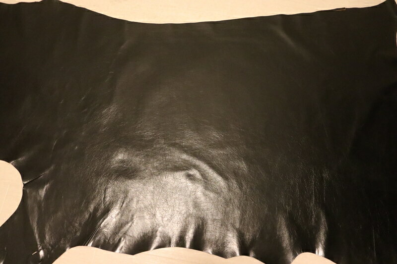 ブラック 168ds ヌメ革 牛革 イタリア レザー スムース加工 はぎれ 一枚革 レザークラフト 革 皮 本革 diy 生地 材料