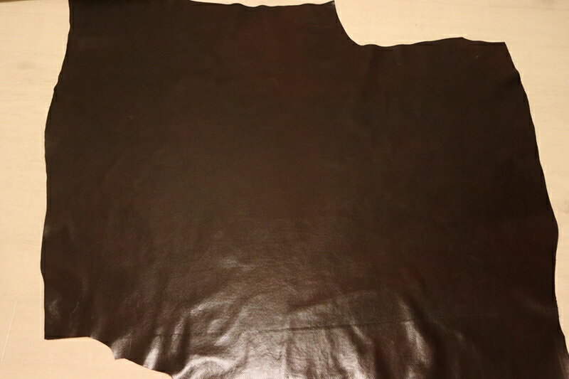 ボルドーブラウン 124ds ヌメ革 ショルダーレザー 牛革 イタリア レザー ボール型押し はぎれ 一枚革 ..