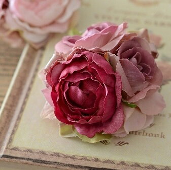 【選べる色】3輪ローズアクセサリー 完成品 造花 コサージュ 髪飾り コサージュ人気 髪飾り 人気 結婚式 披露宴 二次会 パーティー 入園 入学 卒園 卒業 ...