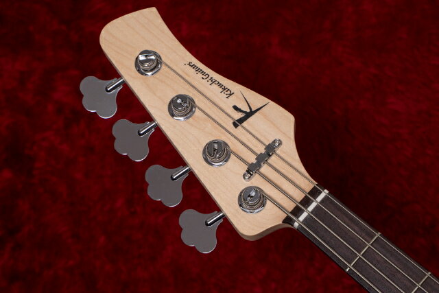 Kikuchi Guitarsは特にサドウスキーに関わる仕事において多くのプロベーシストから絶大な信頼を得る菊地嘉幸氏（及びオカダインターナショナル社）が手掛ける新たなハイブランドです。 最初に登場した製品は全てが一点もののカスタムモデルでしたが、それに対してHermes seriesはスペック固定の量産型と言えるものです。 少し語弊があるかもしれませんが、日本製時代のSadowsky MetrolineがHermes series、TYOがカスタムモデルのような立ち位置です。 菊地さんがデザインする多くのベースの中でも特に定評のあるJBをモチーフとしたデザインです。 これまでの彼の仕事を洗練させ、より現代のベースらしくまとめあげられています。 ボディはアルダー、指板はローズウッドとクラシックな選択。 カスタムモデルにおいてはチェンバードボディも多くありますが、Hermes Seriesにおいては全てソリッドボディです。 人によってはソリッドボディの方が好みだと思います。（個人的に僕はソリッドの方が好みでした） シェイプはディンキーで、フルサイズではありません。 この点は同社が手がけるThree Dotsとの違いの一つですね。 PUはDiMarzioが製造を担当した、スプリットコイルタイプ。 これはSadowsky Metrolineが日本で作られていた時代のものとも似たものです。 特徴的なのは、ローノイズであること、そしてトレブリーであること。 プリアンプはこのモデルのためにEMGが特別にデザインしたカスタムタイプ。 ベースとトレブルをブーストするのみとシンプルな仕様。 これが当然の如くピッタリとフィットしています。 ブーストしていった時にミドルレンジの凹みのピークが絶妙で、ベースがキュッとスタイリッシュに締まっていくよう。 それでいながら、ベースらしさを失わず、また美しい倍音感も保持したまま。 2バンドのEQでブーストすることの意味を雄弁に語るよう。 コントロールはボリューム、バランサー、トーン（push/pull SWでプリアンプバイパス）、トレブル/ベース。 今回のモデルについては美しいトップ材を活かすようにコントロールプレートはなしです。 出荷時の弦高は低めではありますがカスタムモデルほどではなく、その弾き心地は非常に良好。 普段フェンダー系のベースをフェンダーっぽいセッティングで弾いている人にとっても心地よいものかと思います。 昔から特に高く評価されているネック周りの精度が素晴らしく、そのクオリティは十分に発揮されています。 ネックシェイプは少し平らで薄めです。 極めて速いスピード感のある弾き心地が特徴的。 それでありながら十分な低音の量を備え、倍音豊富でトレブリーなサウンドに仕上げられています。 菊地氏が現代においてベースを作るからこそ実現した、至高の一本です。 Model：4st or 5st Body : Ash 2-Piece (Solid) or Alder 2-Piece (Solid) Neck：Maple, Thin Matte Nitro Fingerboard：Maple or Rosewood Fingerboard Radius：12″ (305R) Nut Material：Tusq Nut Width：4st：37mm, 5st：46mm Fret：22F Scale：864mm (34″) Bridge：4st：Hipshot 20mm Spacing, 5st：Hipshot 19mm Spacing Tuner：Hipshot License Ultra-Light Pickups：4st：DiMarzio 4HC in 60’s Locations, 5st：DiMarzio 5HC in 60’s Locations Preamp：Kikuchi Guitars Original Preamp Controls：Master Volume、Pickup Balancer、Passive Roll Off Tone (w/Pull Switch for Preamp Bypass)、Treble/Bass Boost Body Finish：Polyester String：4st：D’Addario .045 – .105, 5st：D’Addario .045 – .130T Case：Original Semi Hardcase 付属品：オリジナルセミハードケース 文章：嵯峨駿介 検品担当 : 細屋 メーカー保証付き 頑丈な段ボール箱で発送します。 海外向けの発送にも対応します。 item will be packed with a hard cardboard box. we do ship internationally. 問い合わせ先 Contact Info LINE : vwj2699r email : info@bassick.jp TEL : 045 534 7133