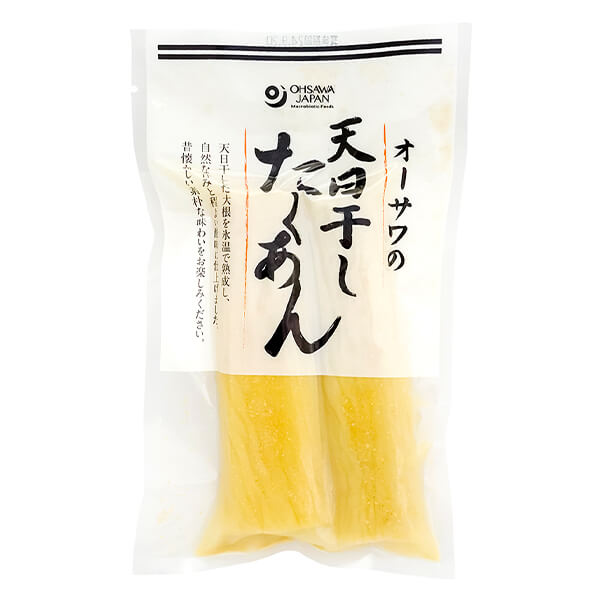 オーサワの天日干したくあん(宮崎産大根使用)は、宮崎産大根を使用し、天日干しした大根を氷温でじっくり熟成させたたくあんです。 自然な甘みと程よい塩味。 ■オーサワの漬物シリーズ ■歯ごたえがよい ■天日干しした大根を氷温でじっくり熟成 ■砂糖・化学調味料・着色料・漂白剤不使用 ＜オーサワジャパンについて＞ 桜沢如一の海外での愛称ジョージ・オーサワの名を受け継ぐオーサワジャパン。 1945年の創業以来マクロビオティック食品の流通の核として全国の自然食品店やスーパー、レストラン、カフェ、薬局、料理教室、通販業などに最高の品質基準を守った商品を販売しています。 ■商品名：オーサワジャパン オーサワの天日干したくあん(宮崎産大根使用) 天日干し 氷温熟成 歯ごたえ 砂糖・化学調味料・着色料・漂白剤不使用 ■内容量：100g ■原材料：干し大根(宮崎県)、漬け原材料[米糠(国産)、食塩(天日塩)、有機白梅酢(和歌山県)] ■お召し上がり方／使用方法：スライスしてそのまま食べるほか、細かく刻んで炒め物などにも ■メーカー／販売者：オーサワジャパン株式会社 ■賞味期限：製造より6ヶ月以内のものを発送 ■保存方法：冷暗所で保存 ■区分：食品 ■原産国／製造国：日本 ■開封前賞味期間：冷暗所で6ヶ月 ■栄養成分表示：可食部100g当たり／エネルギー 49kcal／たんぱく質 1.6g／脂質 0.2g／炭水化物 10.3g／食塩相当量 3.8g ■アレルゲン：無【免責事項】 ※記載の賞味期限は製造日からの日数です。実際の期日についてはお問い合わせください。 ※自社サイトと在庫を共有しているためタイミングによっては欠品、お取り寄せ、キャンセルとなる場合がございます。 ※商品リニューアル等により、パッケージや商品内容がお届け商品と一部異なる場合がございます。 ※メール便はポスト投函です。代引きはご利用できません。厚み制限（3cm以下）があるため簡易包装となります。 外装ダメージについては免責とさせていただきます。