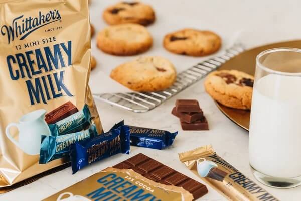 ビューティーツーの【ポイント2倍！】イーグルス勝利！Whittaker's ウィッタカー クリーミーミルクチョコレート 180g 12枚入 個包装 3個セット カカオ33% ニュージーランド ミルクチョコ｜アングル3
