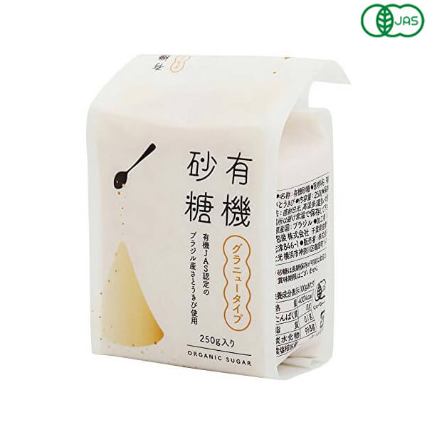 風と光 有機砂糖は、有機JAS認証された砂糖は、クセがなくまろやかでパン・お菓子作り、コーヒー・紅茶などに良く合います。 さとうきび栽培も含めて、アマゾンやパンタナール湿原の自然環境が大量の酸素を作っていることから、「世界の肺臓」とも言われているブラジル。 最大の都市であるサンパウロから北西へ約600km行ったアラサトゥーバの町近郊で生産されているオーガニック砂糖です。 有機栽培を行っている農場は、約3,400ヘクタール。他の農場とは完全に区別され、その広さは東京ドーム換算で727個分、東京都新宿区と渋谷区を合わせたよりも大きいのです。 栽培農場では益虫を活用して害虫駆除をするなど、自然の摂理に従った生態系コントロールによって有機栽培が行われています。 JAS有機登録認定機関によって認証されたグラニュータイプ砂糖は、クセがなくまろやかでパン・お菓子作りをはじめとして、コーヒー・紅茶などに良く合います。 ＜風と光＞ 私たちは「食の物語」を紡いでいます 私たちは、「環境や地域に関わりながら食品をつくる人々」という食の物語を作る一員にもなっていきたいと考えています。 そのためには、食べ物を作り出した人の顔や土地、そこにある風景や気候、こだわりの想い、食べ物が持つ物語まで伝えること。 そして、そこから生産者、その食べ物を口にするすべての人々が、健康で幸せでいられること…。 そのような点と点が結びついて線になり、最後には丸い輪になって循環し、想いが繋がってゆくことが大切ではないでしょうか。 それこそが、私たちの「食の物語」です。 ■商品名：風と光 有機砂糖 250g 砂糖 オーガニック きび糖 風と光 有機砂糖 砂糖 さとうきび オーガニック ■内容量：250g ■原材料名：有機さとうきび（ブラジル産） ■栄養成分表示：（100g当たり） エネルギー：400kcal たんぱく質：0g 脂質：0.1g 炭水化物：99.8g 食塩相当量：0g ■主要アレルギー：なし ■メーカー或いは販売者：風と光 ■賞味期限：なし ■保存方法：直射日光、高温多湿を避けて、常温で保存してください。 ■区分：食品 有機JAS ■製造国：ブラジル ■注意事項： ・万一固まりましても軽くもみほぐしてご使用ください。 ・アリなど虫が入らないようなところに保管して下さい。 ・移り臭を防ぐため化粧品・石鹸・漬物などと一緒に保管しないでください。【免責事項】 ※複数店舗を運営しているためタイミングによっては欠品お取り寄せ、キャンセルさせていただく場合がございます。 ※リニューアル等による商品内容（価格、容量、パッケージ、原料等）の変更。 ※メール便配送に関する一切の補償。ポスト投函（厚さ3cm以下）となるため簡易包装、一部パッケージを開封し梱包させていただく場合もございます。 ※気温差による不具合（チョコレート、グミ、飴などが溶けていた、など）。常温保存商品のクール便配送は承ることができません。 ※記載の賞味期限は製造日からの日数です。実際の期日についてはお問い合わせください。