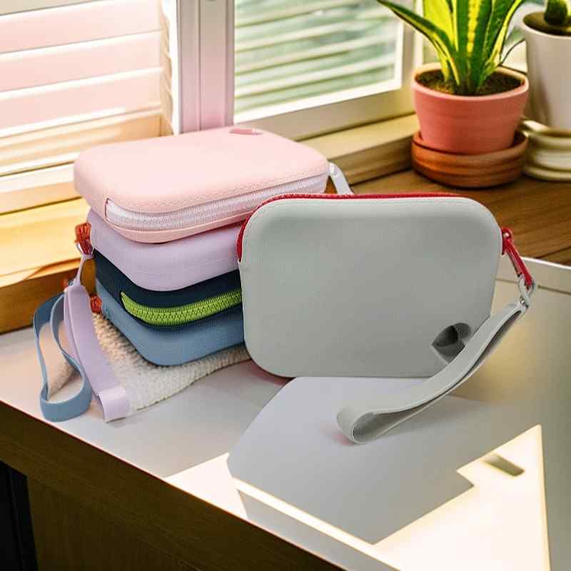 収納ポーチ シリコン 防水 防塵 多機能 小物入れ 鍵 証明書 カード 生理用品 ペットおやつ入れ 手提げ 携帯 旅行用 淡いブルー ピンク オフホワイト ダークグリーン パープル系