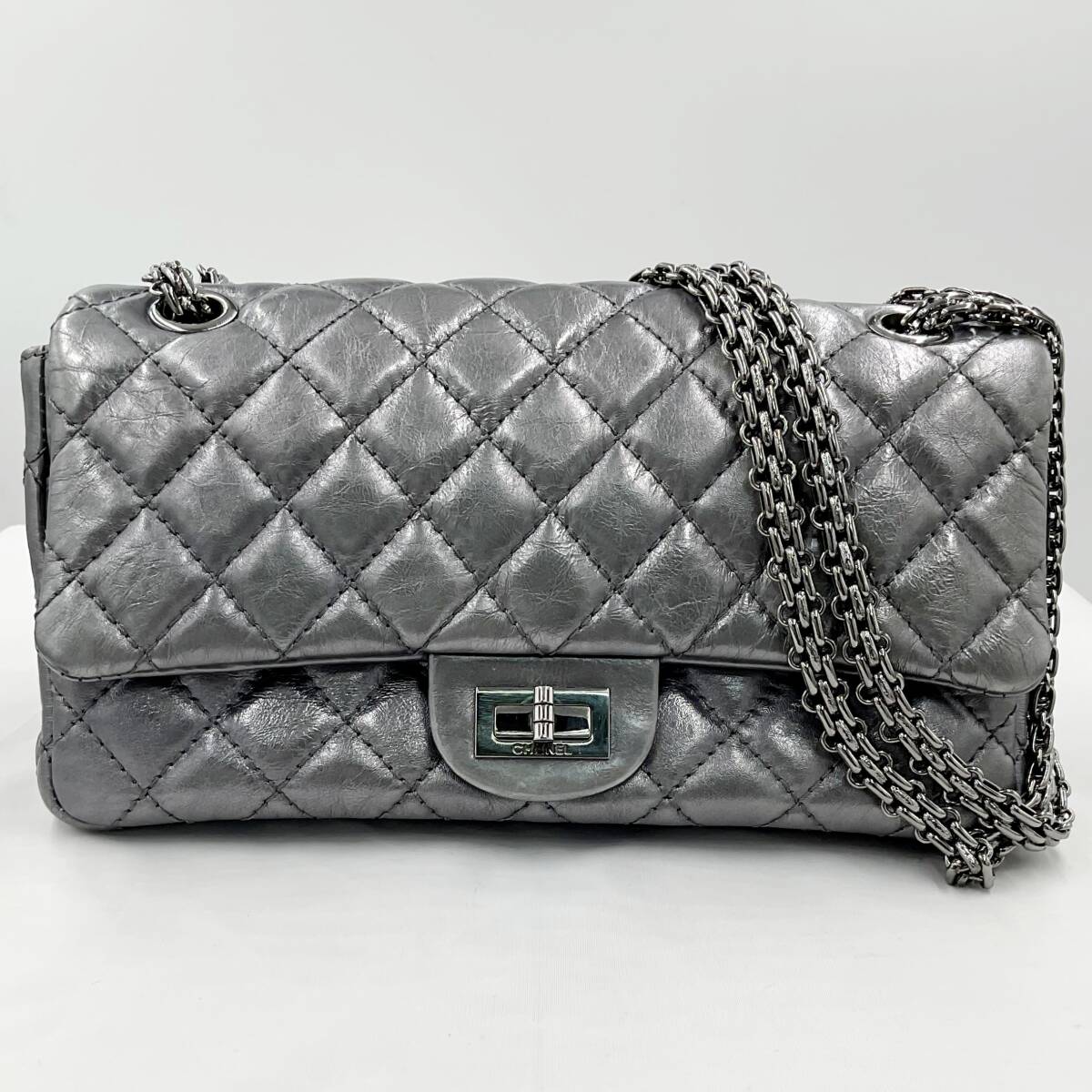 Rakuten - 【中古】シャネル ショルダーバッグ CHANEL マトラッセ 2.55 Wチェーンショルダー バッグ メタリックシルバー系 148520