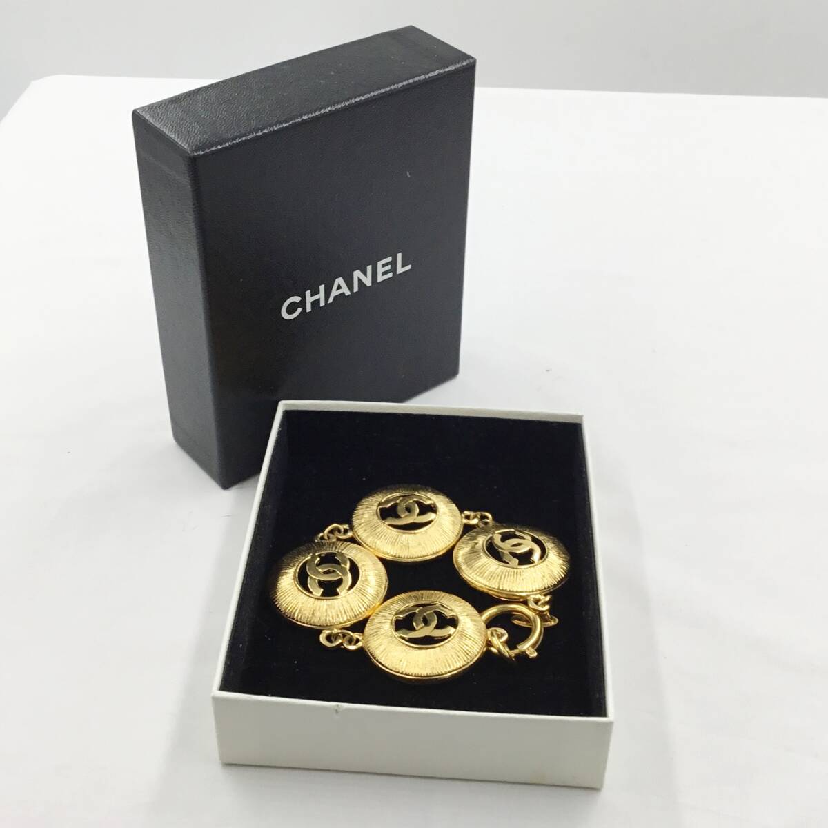 Rakuten - 【中古】シャネル ブレスレット CHANEL ココマーク ロゴ GP ゴールド 箱付き 149369