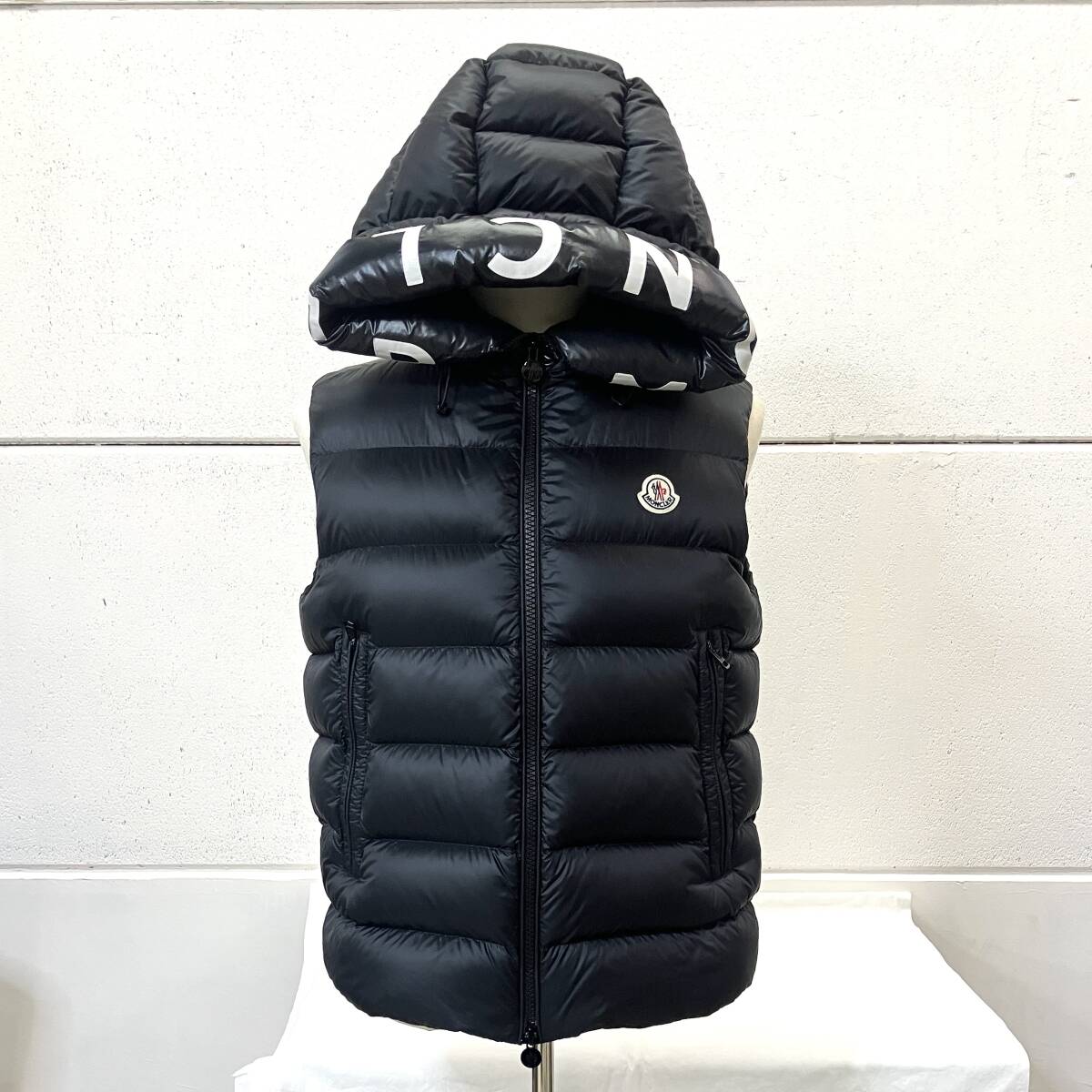 Rakuten - 【中古 】モンクレール MONCLER MONTREUIL フーディー ダウンベスト モントルイユ G20911A00018 53048 #1 #S ブラック メンズ 151149