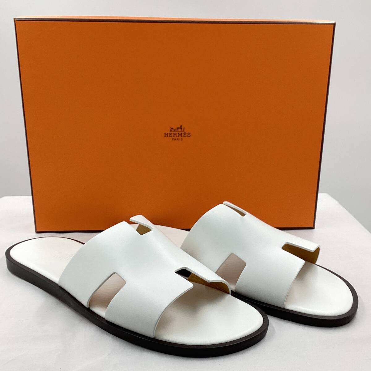 Rakuten - 【未使用 】エルメス サンダル HERMES イズミール メンズ ホワイト #44 29cm 箱・保存袋付 151166