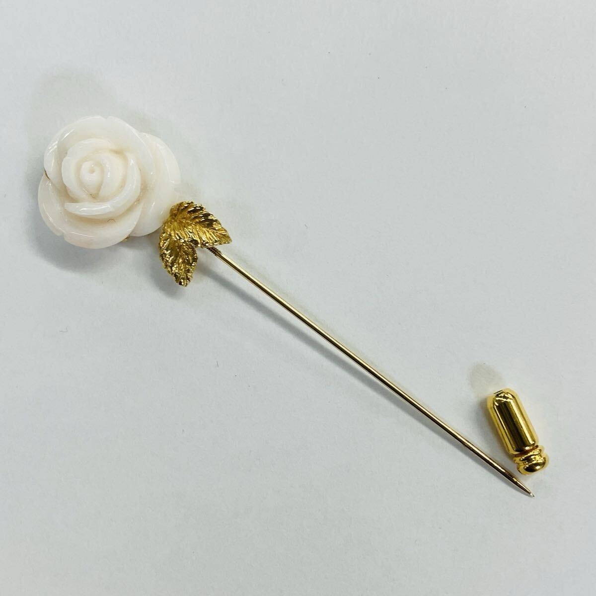  白珊瑚 白サンゴ k18 イエローゴールド ピンブローチ 天然珊瑚 本サンゴ コーラル 薔薇モチーフ レディース 141541