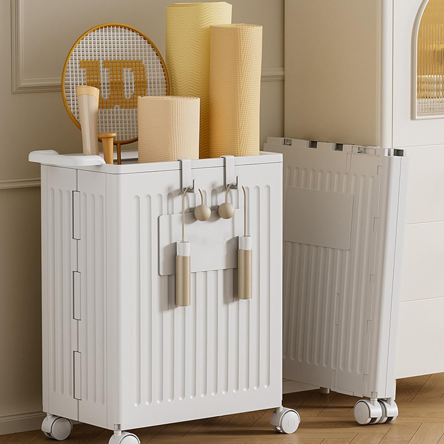 ヨガマットラック 収納ケース ヨガマット収納ラック 洗濯かご ランドリー バスケット ホワイト 折りた..