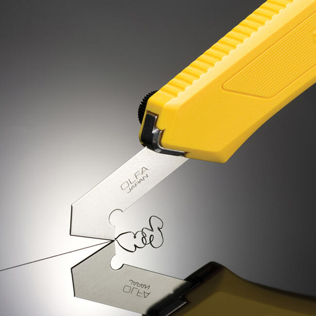 オルファ PカッターL型 大型タイプ ネジロック式 プラスチックカッター アクリルカッター クラフト プラモデル ホビー 溝入れ 筋付け カッターナイフ 面取り 替刃2枚付き 日本製 205B OLFA