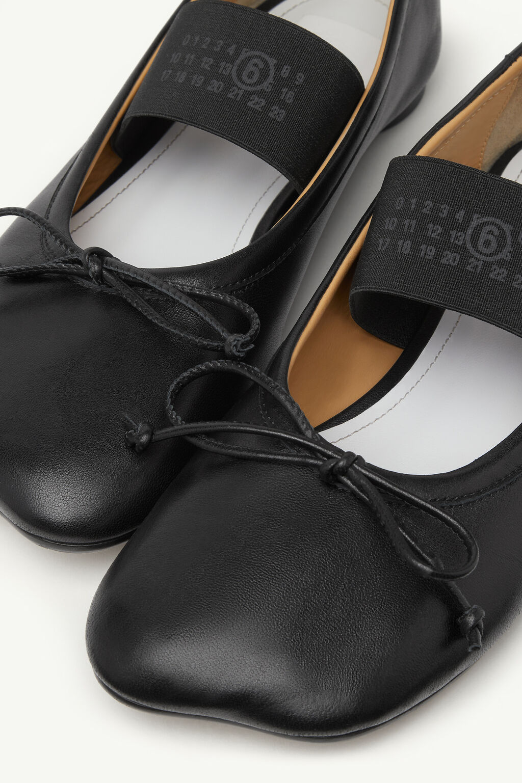 MM6 MAISON MARGIELA｜ エムエムシックス メゾンマルジェラ ロゴ入り アナトミック...