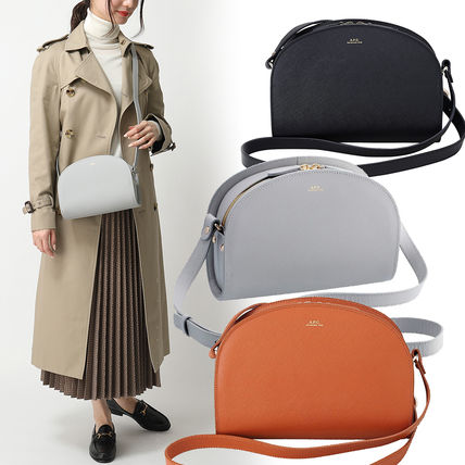 Rakuten - A.P.C｜アーペーセーPXBJQ-F61048 半月型 ショルダーバッグ サフィアーノ【送料無料】【楽天海外通販】【正規品】