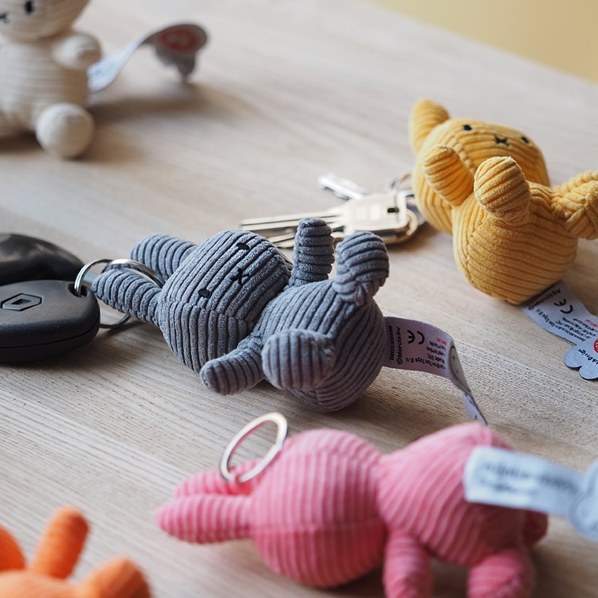 【 10cm 】【Miffy Corduroy Keychain 10cm】ミッフィー コーデュロイ ぬいぐるみ キーホルダー キーチェーン 10cm おしゃれ かわいい カラー グッズ コールテン ボントントイズ BTT-005 キャラクター ビロード 生地 大人 BON TON TOYS miffy うさぎ 動物 キッズ MCS