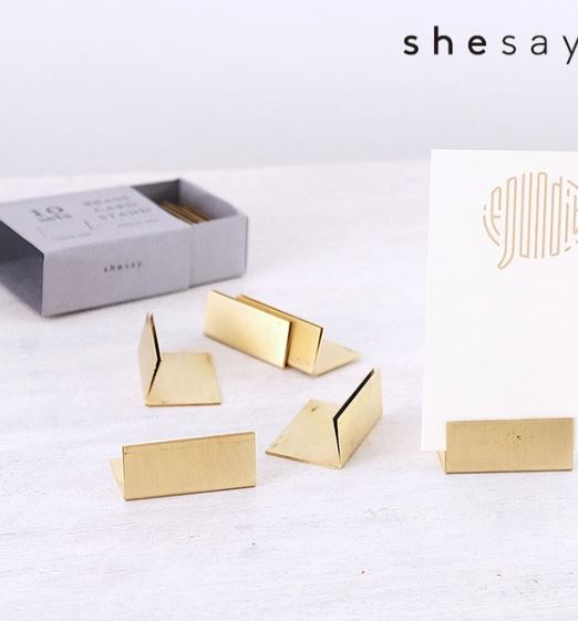 真鍮《 ブラスカードスタンド ワイド 》（10個入、幅4cm) BRASS メモスタンド 名刺 カード カード立て ポストカード ショップカード 値札立て ゴールド 金 卓上 アンティーク インテリア 展示用品 什器 備品 ショップ サロン オフィス おしゃれ プレゼント shesay nxt