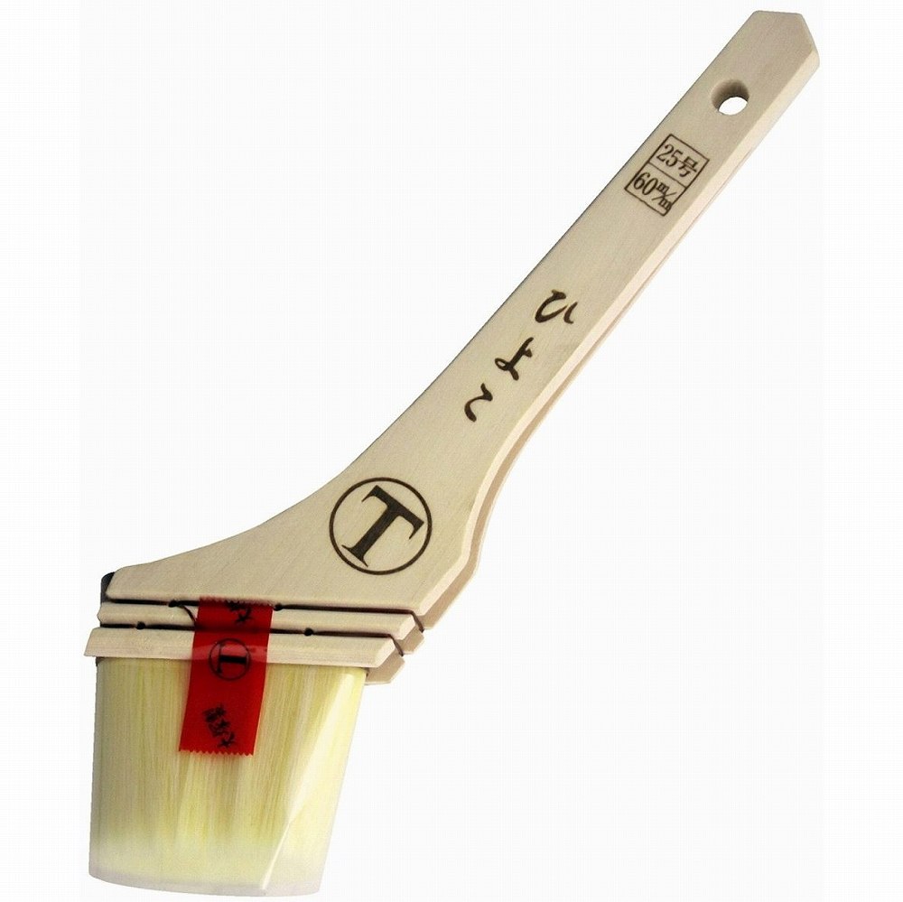 大塚　水性用刷毛　ひよこ　筋違　白　60ミリ JAN：4560146169406 メーカー：大塚刷毛製造（株） / ブランド：大塚 / 原産国：非公開 特長 ●水性塗料・弱溶剤塗料に対応した耐久性に優れた化繊刷毛です。●塗料含みに優れた、耐久性抜群のダメ込みタイプの化繊刷毛です。 用途 ●水性塗料、弱溶剤塗料用。●水性塗料用刷毛・ダメ込み等に。 仕様 ●刷毛幅(mm)：70●毛丈(mm)：41●玉厚(mm)：18.5●全長(mm)：185●適合塗料：水性塗料●形状：筋違 仕様（詳細） ●水性塗料用刷毛・ダメ込み等に。 材質／仕上 ●毛:化繊●柄:木