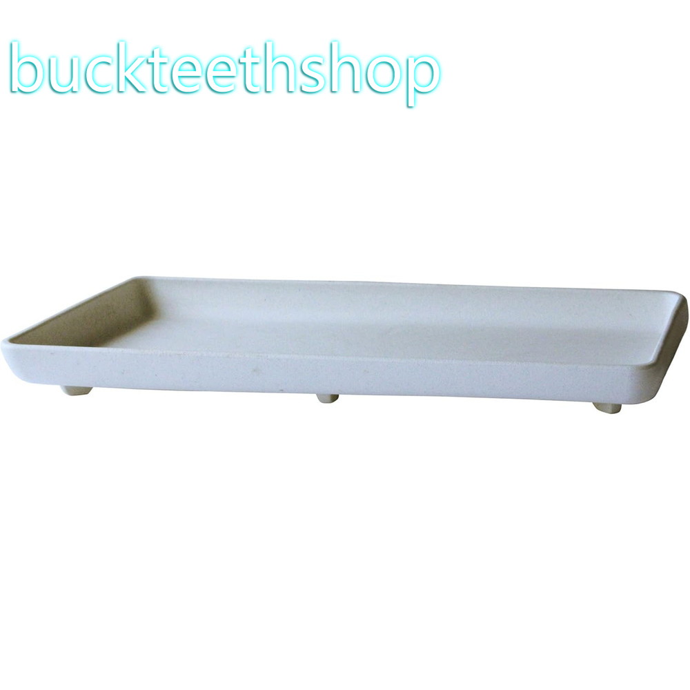 植物から出るお水をしっかり受け止める植木鉢用のお皿。植物から出るお水をしっかり受け止める植木鉢用のお皿。