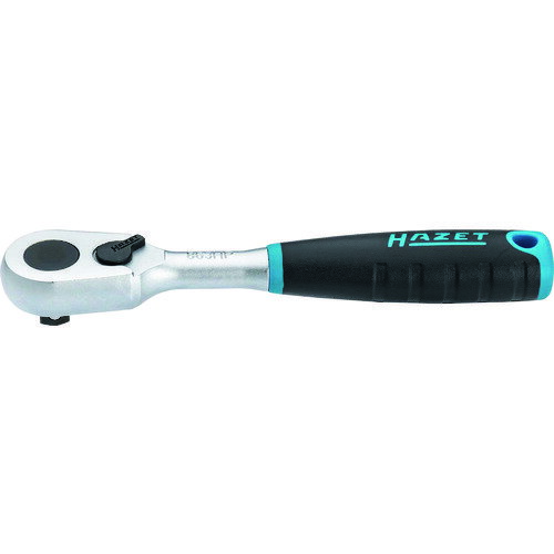 特長●従来のラチェットレンチ863Pと同じヘッドサイズで、それぞれのパーツを見直し改良しました。●HAZET社では最も細かい90ギアでありながら高トルクに耐える設計になっています。●切り替えレバーの構造改良により、誤作動を防ぎかつ、滑らかに作動します。用途●自動車・産業機械整備等に。仕様●歯数(枚)：90●全長(mm)：116●差込角：1/4●差込角(mm)：凸6.35仕様2材質／仕上●本体：クロムバナジウム鋼●グリップ：2層プラスチックセット内容／付属品注意