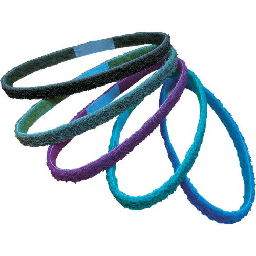 NORTON　ラピッドプレップ不織布ベルトC JAN：set4582265337320-10 メーカー：サンゴバン（株） / ブランド：NORTON / 原産国：アメリカ 特長●材料の形状を守りながら表面だけを削ります。●材料のヤケを抑制する「クリーンボンドテクノロジー」を採用しています。●カラーコードで簡単に粒度が分かります。 用途●ステンレス、一般鋼、アルミ、鋳物などのバリ取り、化粧仕上げ、ぼかし作業に。 仕様●粒度(#)：120●幅(mm)：20●長さ(mm)：520●砥材：アルミナ砥粒（A/O)●色：ブラウン 仕様（詳細）●使用工具：ベルトサンダー 材質／仕上●砥材:アルミナ砥粒（A/O)