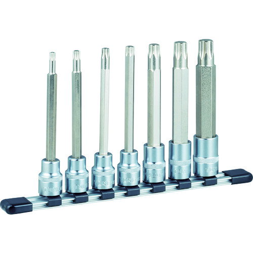 TONE　ヘックスローブソケットセット　ロングトルクスソケットセット（強力タイプ・ホルダー付）　差込角12．7mmJAN：4953488258554メーカー：TONE（株） / ブランド：TONE / 原産国：日本特長●強力タイプのロングトルクス［［R下］］ソケットです。●早回しに便利なローレット加工仕上げです。●ソケットの取り外しが容易なアルミタイプのソケットホルダで作業効率がアップします。用途●T型トルクスねじの締付け、緩め作業用。仕様●差込角(mm)：12.7●セット内容(点)：7●ソケット内容：T30、T40、T45、T50、T55、T60、T70●呼びNo.：T30、T40、T45、T50、T55、T60、T70材質／仕上●構造用鋼●ホルダ:アルミ●クリップ:樹脂セット内容／付属品●ソケット：4TX-T30L、T40L、T45L、T50L、T55L、T60L、T70L●ソケットホルダ（アルミタイプ）ご注意●インパクトレンチなど動力工具には使用しないでください。