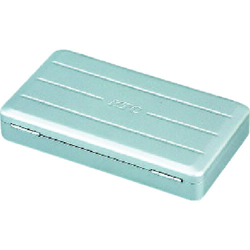 KTC　スチール製工具箱　片開きメタルケース　間口275×奥行150×高さ50mmJAN：4989433822938メーカー：京都機械工具（株） / ブランド：KTC / 原産国：日本特長●トランク形のメタルケースです。●工具、部品の管理などに便利です。用途●収納具仕様●色：シルバー●外形寸法(mm)間口：275●外形寸法(mm)奥行：150●外形寸法(mm)高さ：50●有効内寸(mm)間口：265●有効内寸(mm)奥行：145●有効内寸(mm)高さ：45●南京錠(別売)：取付不可仕様（詳細）●片開きケースタイプ●中皿なし材質／仕上●本体:スチール