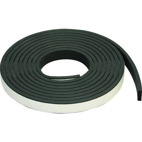 緑十字　高機能スキマテープ（シャッター用）　SHC−136　30mm幅×6m　厚み：10mm　EPDM JAN：4932134229339 メーカー：（株）日本緑十字社 / ブランド：緑十字 / 原産国：日本 特長 ●シャッターと地面との隙間を塞いで、雨やすきま風、ゴミなどの進入を防ぎます。●片面に粘着テープが付いており、シャッターに貼るだけの簡単施工です。●耐候性、耐熱性に優れた表面皮膜タイプのEPDMスポンジを使用しており、屋内外で使用できます。 用途 ●駐車場や倉庫・店舗などのシャッターに。 仕様 ●色：黒●幅(mm)：30●長さ(m)：6●厚さ(mm)：10●タイプ：片面●粘着力(N/mm)：19.6(対SUS)●別作可否：不可●筆記可否：不可 仕様（詳細） ●シャッター用●片面粘着テープ付き 材質／仕上 ●本体：EPDM●粘着剤：アクリル系 ご注意●停止装置などのセンサー付き自動シャッターやその他特殊なシャッターでは使用できない場合もあります。