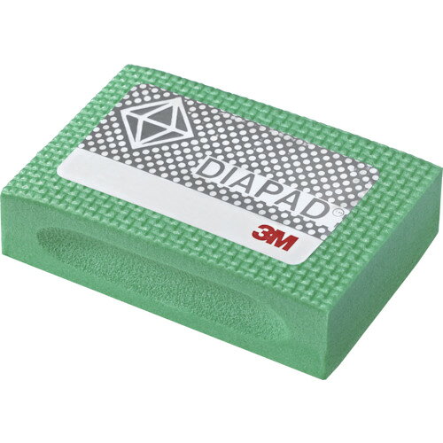 【特長】●3M［［TM上］］フレキシブルダイヤモンドシートを発泡ポリプロピレンブロックに貼り合わせた手作業用製品です。●砥石のように摩耗による変型がなく、研磨材自体から研ぎカスを出さないためクリーンな研磨作業が可能です。●高切削力のため、作業時間が短縮されます。●脱粒がほとんどなく長寿命です。【用途】●石材・ガラス・セラミックスの面取り・表面仕上げ・溶射面の仕上げ。●プレスしわ・打痕の修正。【仕様】●粒度(#)：60●長さ(mm)：90●幅(mm)：55●厚さ(mm)：25●色：緑【材質／仕上】●砥材:ダイヤモンド【注意】●可能な限り湿式でお使いください。●この商品は、一般消費者様向けの製品ではない為、表示や取扱説明書等が一般消費者様向けに表記・同梱されておりません。