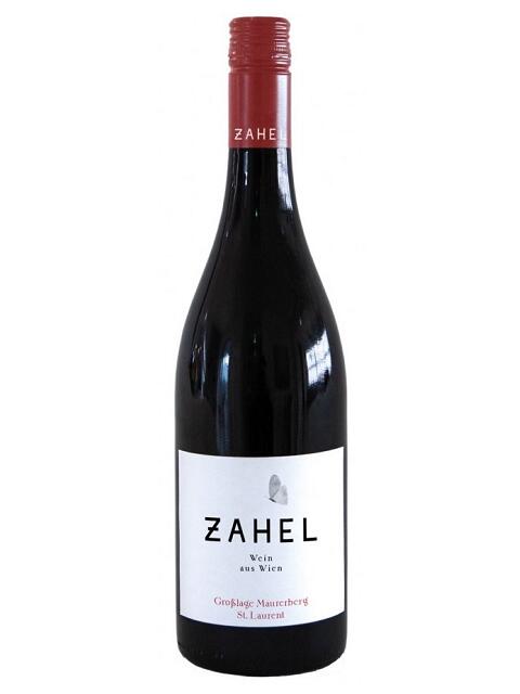 【商品名】ツァーヘル サンクトロウレント マウアーベルク Zahel St.laurent Maureberg タイプ赤ワイン生産地オーストリア / ウィーン特別区生産者ツァーヘル 【Zahel】生産年2022年容量750ml品種サンクトラウレント100%オーストリアのトップ・シングルヴィンヤード「マウアーベルク」の畑で育った地場品種サンクト・ラウレント100%！フランボワーズやイチゴを彷彿とさせるエレガントな香りが魅力的。ボリューム感のある果実味と酸のバランスが素晴らしく、奥行きのある味わいを生み出しています。チェリーの風味と上品なミネラルが交じり合った、長い余韻を楽しめます。【ワイングート ツァーヘルについて】オーストリアを代表する造り手。発泡ワイン、白ワイン、赤ワイン、貴腐ワインなど様々なタイプのワインを造っており、輸出にも力を入れています。オーナーのザーヘル家は1724年にウィーンに移住し、1930年代以降ホイリゲ(居酒屋)を営み、またホイリゲワインを造ってきました。現在は、ウィーン市の南に10haと北側のニュスベルク(それも半分は特等区画ローゼンガルテン)に5haの畑を所有。エステートのロゴに描かれているバタフライ蝶は、ワイナリーが行う自然に寄り添ったブドウ栽培を表現しています。■各種贈り物に■各種ギフト、御挨拶、御祝い、結婚式、引き出物、誕生日、プレゼントなどの贈り物にギフトラッピング承っております。■ツァーヘルZahel