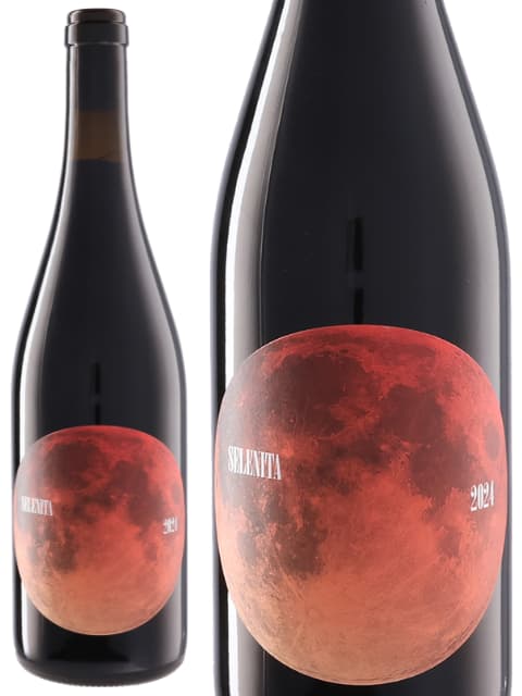 【商品名】ディット セリェール セレニータ Dit Celler Selenita タイプ赤ワイン生産地スペイン / カタルーニャ生産者ディット・セリェール 【Dit Celler】生産年2024年容量750ml品種ガルナッチャ 85%/シラー 10%/サムソ 5%醸造発酵：ステンレスタンク、コンクリートタンクにてマロラクティック醗酵 熟成：オーク樽熟成6ヶ月(新樽は使用せず、225L、アメリカンオーク、フレンチオーク)栽培方法ビオロジックCCPAEJAN4997678233839古木のガルナッチャの素晴らしさを表現した本格的な赤ワインで、産地特有の濃厚さと凝縮感が楽しめます。自生の果実やリコリス、ダークチョコレート等複雑な味わいが広がります。 ■ディット・セリェールについてスペイン北東部、カタルーニャ州モンサンの地に魅せられたダニ・サンチェス氏が、2007年に設立したワイナリー。オーナー醸造家のダニ・サンチェス・ノゲ氏は北スペイン・ナバーラで、砂漠気候の元自然派ワインを造ることで知られる「ボデガス・アスル・イ・ガランサ」のオーナー醸造家でもあります。土地が持つ本来の力強さを最大限に活かしつつも、ピュアでエレガントなその美しいスタイルは、オーガニック先進国である北欧をはじめ世界中の愛好家から注目されています。そんな名手が今回、テラ・アルタの地で挑んだのが、失われかけた「歴史の復活」でした。ワイン名にある「ブリザート」とは、カタルーニャ語で白ブドウの果皮や種を果汁に漬け込む「スキンコンタクト（オレンジワイン）」を指す言葉。現在は、爽やかな白ワインが主流のテラ・アルタですが、わずか50年ほど前までは、このブリザートがあちこちのワイナリーで造られ、地元の文化として深く愛されていました。近代化の波の中で一度は失われかけた、この土地本来の伝統レシピ。世界を舞台に活躍するダニ・サンチェス氏が、卓越した技術と並々ならぬ情熱をもって、現代にリバイバルさせた渾身の1本です。■月の満ち欠けに寄り添う独自のワイン造りディット・セリェールのワイン造りを語る上で欠かせないのが、神秘的な「月」との深い繋がりです。ワイナリーが位置するのは、人工的な光に邪魔されない圧倒的な静寂に包まれた美しい山間です。 この地で非常に美しく見える月と夜の静けさを愛するダニ氏は、多くのワインに月をモチーフにした名前やラベルを採用しています。ダニ氏は「ブドウに余計なストレスを与えず、果実が持つ本来の生命力を最大限に引き出すためには、月の満ち欠け（太陰暦）に合わせて農作業を行うことが不可欠である」と考え、自然のバイオリズムに寄り添った栽培を徹底しています。例えば、満月の日は引力が強まり、ブドウの樹の水分が引き寄せられて樹液が出やすくなるため、決して剪定は行いません。このように、月とブドウ栽培は切っても切れない関係にあります。キュヴェ名にある「セレニータ」とは、そんな夜の静寂の中でダニ氏が想像した「月に住み、美しい光でブドウの樹を照らしてくれる妖精」の名前。ボトルのラベルには夜空に輝く美しい月が描かれ、コルクにはちょっとおどけた可愛い妖精セレニータがあしらわれています。抜栓するその瞬間から、飲む人の心を特別な物語へと誘い、食卓をロマンチックに演出してくれる特別なワインです。 ■各種贈り物に■各種ギフト、御挨拶、御祝い、結婚式、引き出物、誕生日、プレゼントなどの贈り物にギフトラッピング承っております。■ディット・セリェールDit Celler