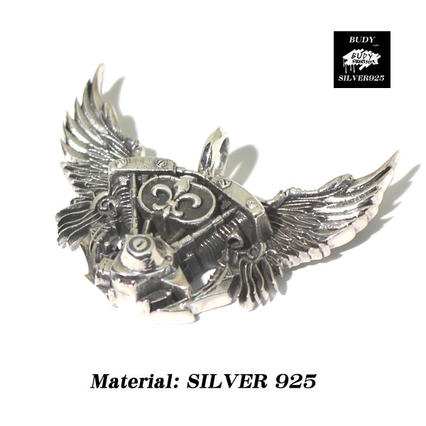 シルバー925使用/アメリカンバイクのVツインエンジンにイーグルの翼を組み合わせたワイルド感いっぱいのペンダントトップです。1957〜1966 ☆写真のチェーンは参考商品、別売りです。 素材： silver925、長さ33mm、幅41mm、...