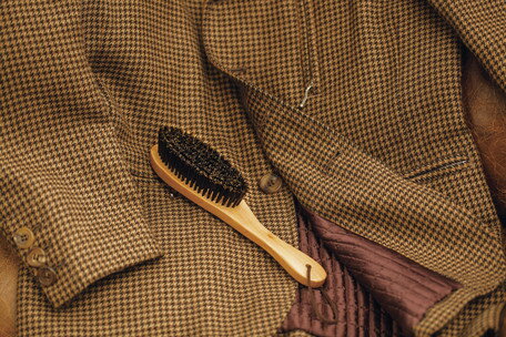 【送料無料】天然木 豚毛 洋服ブラシ 静電気の起きにくい ベージュ×ブラウン 全長25cm インテリア雑貨の専門店 ギフト プチギフト 贈り物 プレゼント リッチボーイ 2