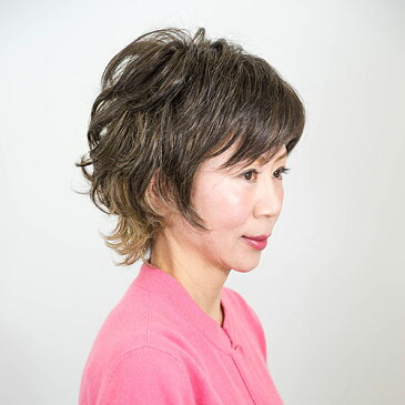 【ポイント10倍】【送料無料】KAZUE ウィッグ ツイストスタイル ミックス ウィッグスタンド、専用ブラシ、ネット、ポーチ付き かつら ミセス 女性 おばあさん おばあちゃん レディース おしゃれ 40代、50代、60代 誕生日 プレゼント プチギフト 贈り物