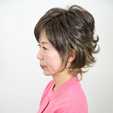 【ポイント10倍】【送料無料】KAZUE ウィッグ ツイストスタイル ミックス ウィッグスタンド、専用ブラシ、ネット、ポーチ付き かつら ミセス 女性 おばあさん おばあちゃん レディース おしゃれ 40代、50代、60代 誕生日 プレゼント プチギフト 贈り物