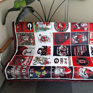 楽天ブヒーズ＼＼＼＼スーパーSALE　通常価格3,500円／／／／【再再再再再入荷しました　ブルドッグ【スタッフ激押し】ブルドッグ柄　ブランケット　アウトドア　キャンプ　寝具　インテリア　お昼寝　お家時間　冬　あったか巣籠グッズ　約150×130cm　寒さ対策