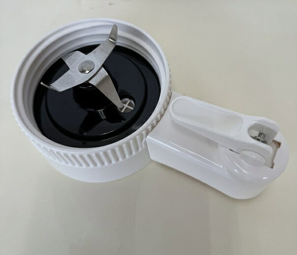 コップ台（完成品）対応本体品番MX-151S/MX-152SP-W/MX-152S-W商品詳細商品改良のため、仕様・外観は予告なしに変更することがありますのでご了承ください。MX-152SP/MX-152S/MX-151S用※MX-153G/MX-153Pには対応していません※この商品はAVA04-172-Wの後継品です。【ご注意ください】家電部品は必ずお手持ちの本体品番をお調べいただき、適合機種かどうかご確認の上ご注文をお願いいたします。メーカー名、シリーズ名が同じでも、品番が違う場合、発売年代や仕様が違うため取り付けができません。予めご了承の上、ご確認をおねがいいたします。ご不在時の商品配達のご連絡のため、電話番号はなるべく携帯電話の番号を入力してください。