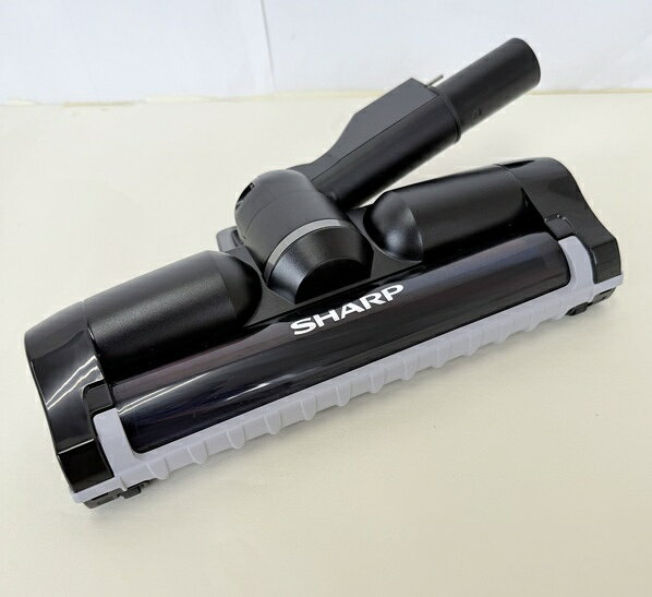 シャープ[SHARP] 【2179351188】 掃除機用 吸込口 シルバー系（217 935 1188） 【純正品】【おすすめポイントと注意点】※写真の「スグトルブラシ」は商品に含まれません。【適合本体品番】EC-SR5-S【適合本体品番を必ずご確認ください】部品ご購入の際には、お手持ちの本体品番と適合するか、必ずご確認をお願いいたします。同じ部品のように見えても、適合しない場合は取り付けできません。またお取り寄せ品のため、返品、交換もできません。本体の故障の原因になります。【本体適合の調べ方】1．お手持ちの本体の取扱説明書を見る。2．商品名の適合品番にお手持ちの本体があるか、確認する。3．メーカーに確認する。4．弊社にお問い合わせいただく（2〜3営業日ほどお時間いただきます。本体品番をお知らせください）ご不在時の商品配達のご連絡のため、電話番号はなるべく携帯電話の番号を入力してください。