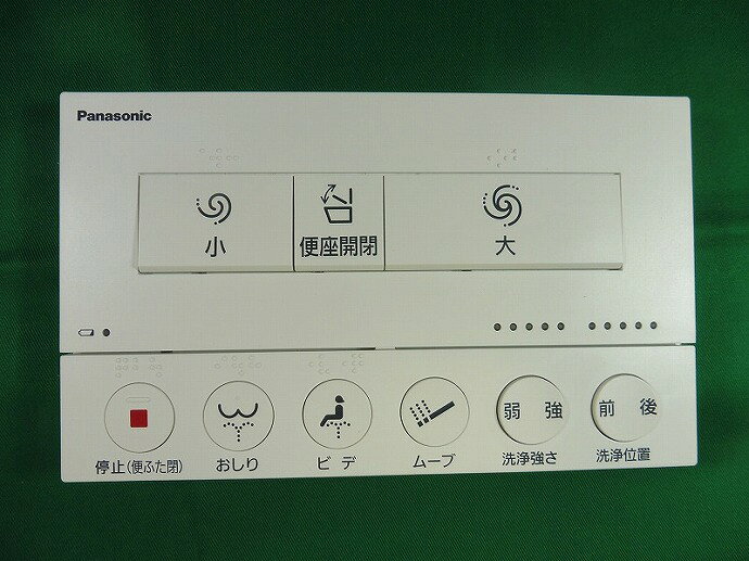 CH1302WSS専用＜色＞ホワイト＜材質＞プラスチック＜サイズ＞W198mm×H13mm×D119mm※ホルダー・ビス・電池は同梱されておりません。【ご注意ください】家電部品は必ずお手持ちの本体品番をお調べいただき、適合機種かどうかご確認の上ご注文をお願いいたします。メーカー名、シリーズ名称が同じでも、品番が違う場合、発売年代や仕様が違うため取り付けができません。予めご了承の上、ご確認をおねがいいたします。ご不在時の商品配達のご連絡のため、電話番号はなるべく携帯電話の番号を入力してください。
