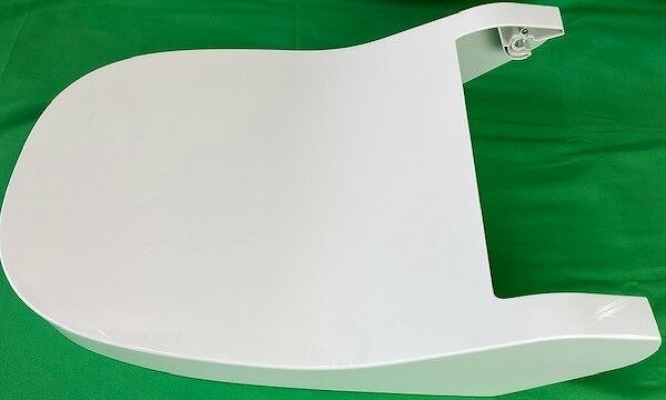 パナソニック Panasonic【CH1401WS0100Z】 便蓋(ホワイト) アラウーノ 【純正品】CH1401WS0100の後継品（品番変更）です。CH1401WS専用【色】ホワイト【材質】プラスチック【サイズ】W390mm×H135mm×D540mm【適合本体品番】CH1401WS(□)(7)※□には英数字が入ります。【適合本体品番を必ずご確認ください】部品ご購入の際には、お手持ちの本体品番と適合するか、必ずご確認をお願いいたします。同じ部品のように見えても、適合しない場合は取り付けできません。またお取り寄せ品のため、返品、交換もできません。本体の故障の原因になります。【本体適合の調べ方】1，お手持ちの本体の取扱説明書を見る。2，商品名の適合品番にお手持ちの本体があるか、確認する。3，メーカーに確認する。4，弊社にお問い合わせいただく（2〜3営業日ほどお時間いただきます。本体品番をお知らせください）【部品取り付けについて】一般のお客様は必ず専門業者様に取り付けをご相談、ご依頼ください。取付方法の不備、その他の原因による本体の不具合、事故等については補償できかねますのであらかじめご了承ください。ご不在時の商品配達のご連絡のため、電話番号はなるべく携帯電話の番号を入力してください。