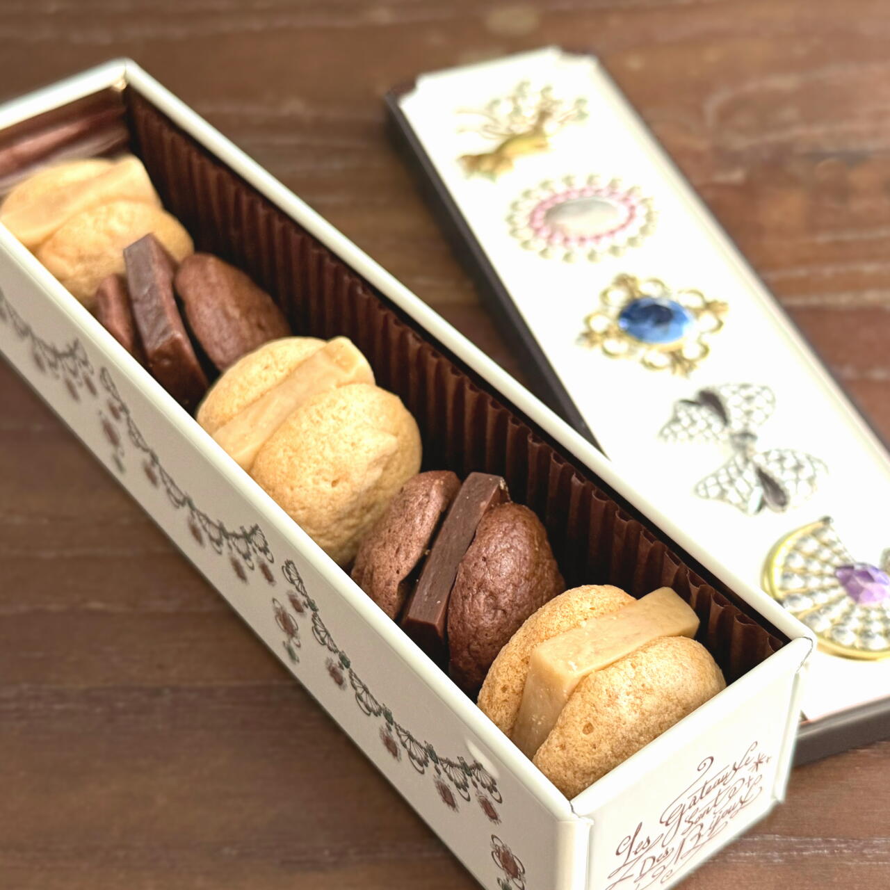【こめろん】ビジュー缶スール 自家製キャラメル米粉クッキーサンド クッキー缶 5個入り 特別ギフト 人気 贈り物 手土産