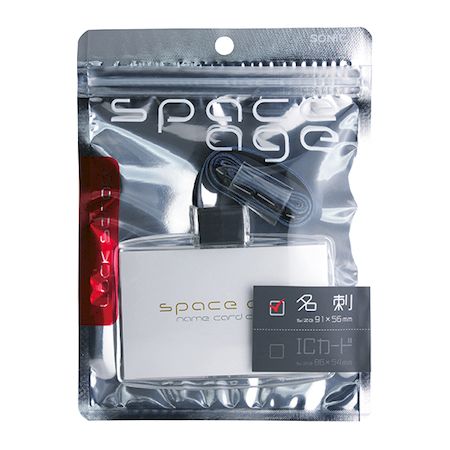 【商品説明】●ダブルのロック機構で大切なカードを落としにくい。●未来的なフォルムのカードケースは名刺を収納出来ます●名刺（91×56mm）を最大1．5mm厚まで収納出来ます。●安全パーツ付●長さ調整機能付●紐：約90cm(巾9mm)●中紙：...