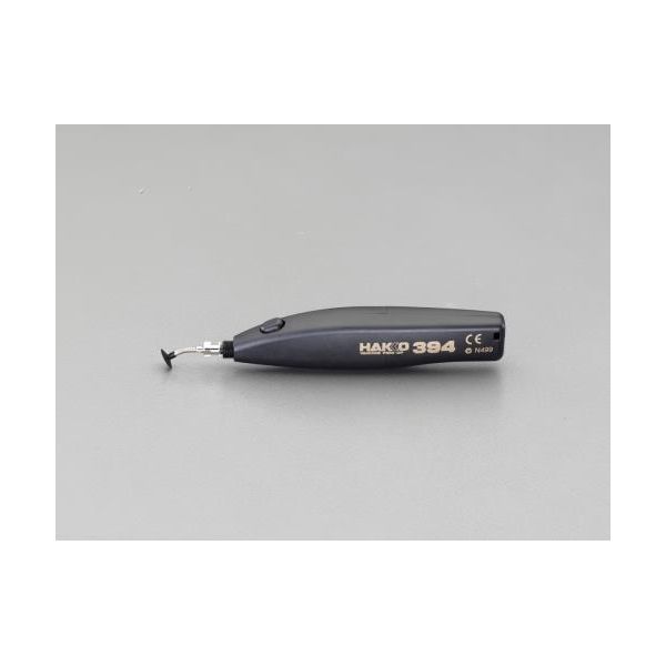 エスコメーカーお問い合わせ：06-6532-6226●電源…単4型乾電池2本（付属）●パッド…導電性シリコンゴム●電池寿命…約30，000回 (アルカリ乾電池)●吸着能力…120gf (Φ10mmパッド使用時)●サイズ…130(W)×22(D)×29(H)mm●重量…43g●付属品…ベントノズル（Φ1.1mm ストッパー付）、パット2種（Φ5mm、Φ10mm）、アルカリ乾電池（2本）●吸着回数/連続吸着時間… アルカリ乾電池：30，000回/15時間 ニッケル水素充電電池：26，000回/13時間 ニカド充電電池：10，000回/5時間 マンガン電池：10，000回/5時間 （吸着回数）φ10パッドで26角QFPを2秒間吸着、1秒開放を連続して繰り返し、QFPが持ち上がらなくなるまでの回数。 （連続吸着時間） φ10パッドで26角QFPを連続吸着して、落下するまでの時間。●真空ポンプ内蔵の電池式吸着ピンセット●最大120gまでピックアップが可能●静電気対策材料を使用●超小型強力ポンプで電源コード・エア−チューブ不要●連続吸引で思い通りのハンドリングが可能●ソフトタッチスイッチ●手になじむペンタイプ●ストッパー付ノズル。ノズルの先端がパットを突き抜けて部品を傷めたり、吸着ミスを起こすといった現象を防止します。●使用対象…半導体関係、SMD部品、基板へのマウント作業、ICの搬送等 （パッドの仕様）●材質…導電性シリコンゴム●耐熱温度…約150°C●抵抗値…104Ω〜106Ω●交換時期の目安…目視でひび割れや破れなどがあるとき、吸着が悪くなったとき●※付属電池はテスト電池ですので新しい電池をご購入下さい。