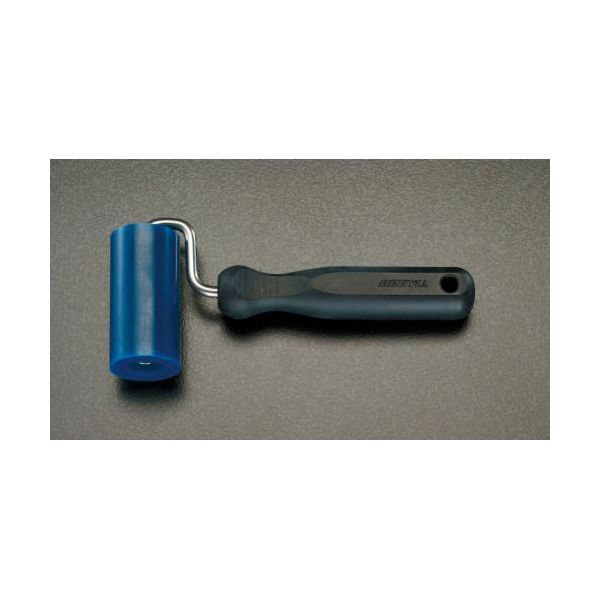 エスコメーカーお問い合わせ：06-6532-6226●全長…185mm●ローラーサイズ…φ35×40mm●重量…160g●材質…ローラー：ソフトウレタン　　　　　シャフト：ステンレス　　　　　ハンドル：ポリプロピレン●ウレタンの番手（硬さ）…＃60●クッション性の高いソフトウレタンなので、傷つきやすいクロスの表面を痛めないでスムーズなジョイント部圧着が可能です。