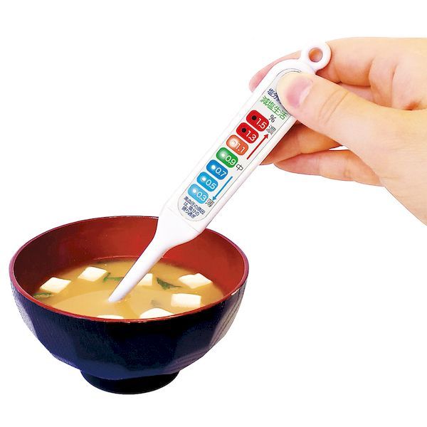 文具のブングットの翌日出荷 直送 代引不可・他メーカー同梱不可 4996757007873 トーコーコーポレーション 塩分測定器 減塩生活 TK−915 BEV1501 塩分測定器減塩生活 コモライフ TK915 塩分計 7-3318-01｜アングル2