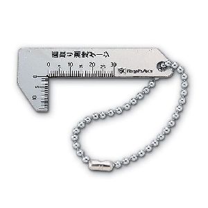 &nbsp; 新潟精機 &nbsp; 0256-31-5660 測定範囲0〜15C最小読取値0.5mm製品寸法全長71.6×厚±2短技の高さ16mm質量20g用途加工物の面の大きさ測定材質ステンレス（SUS420J2）特長旋盤、単能盤、ターレット旋盤作業での加工物の外周面取り測定に。フライス盤、ボール盤作業での加工物の穴面取り測定に。　